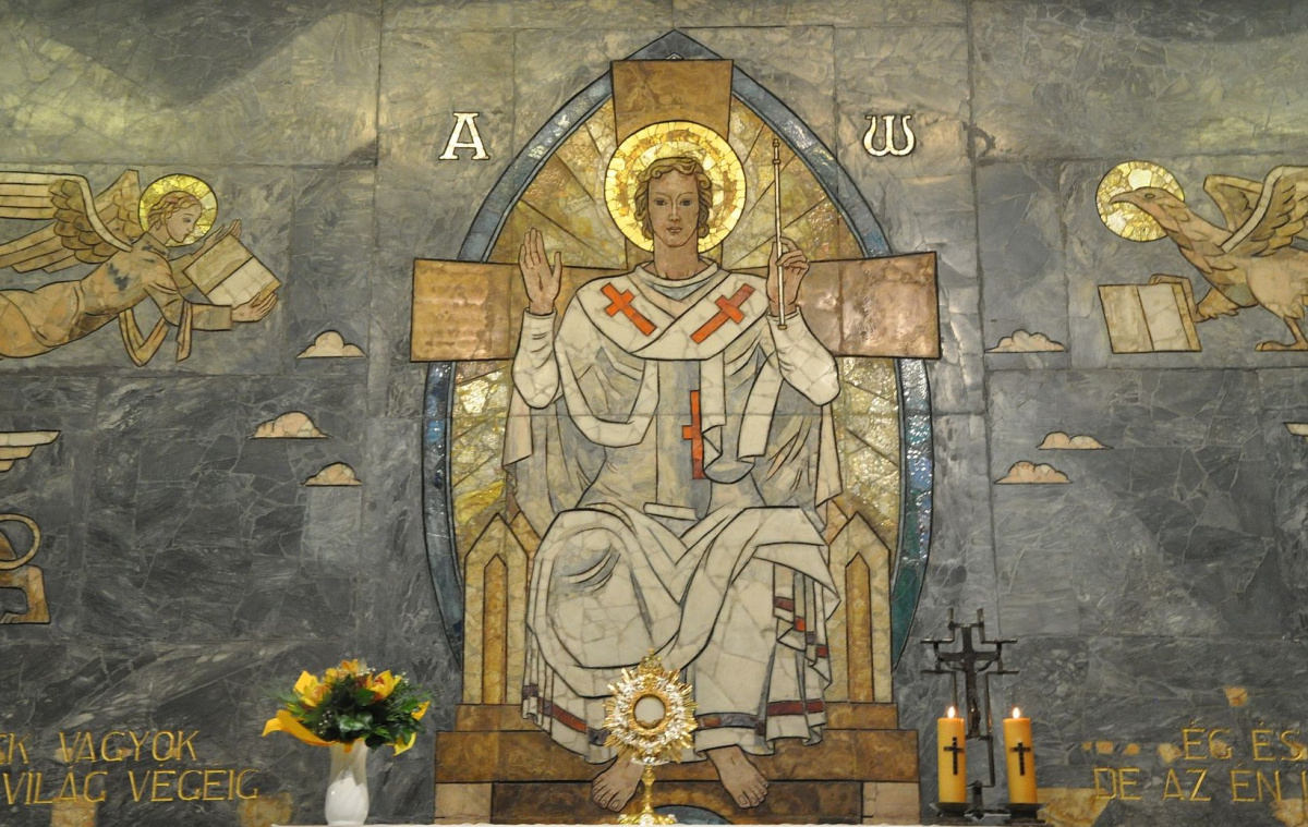 kiralyi-hazba-szulettel