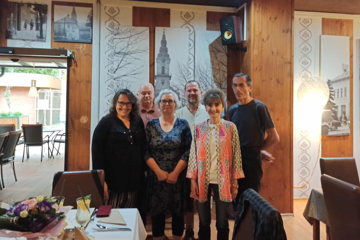 ember-a-polcon-konyv-a-szeken